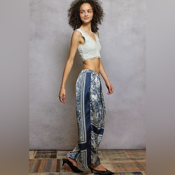 POL Floral Printed Woven Wide Leg Drawstring Pants - Picture 4 of 7